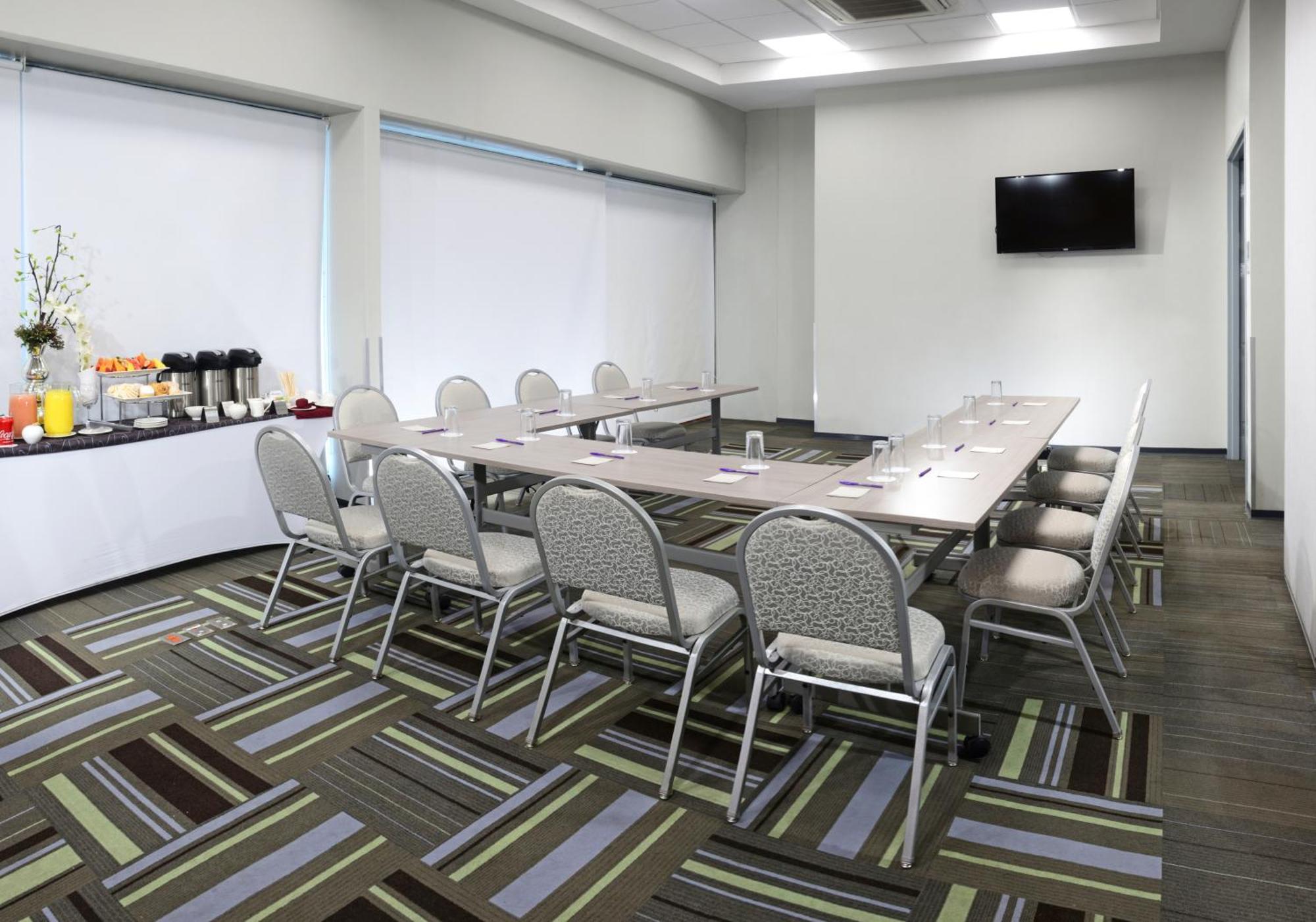 Country Club By Hnf Guadalajara